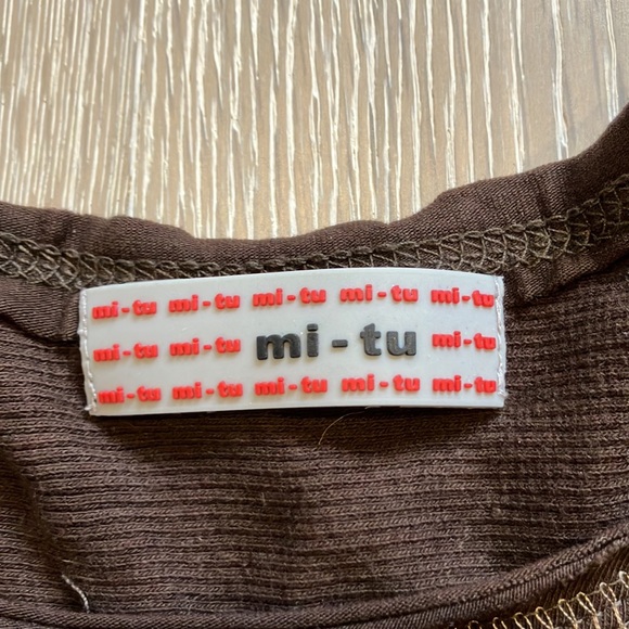 Mi-Tu Brown and Gold Shirt - Picture 3 of 4